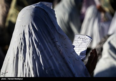 اقامه نماز عید فطر - امامزاده پنج‌تن لویزان