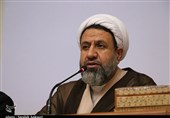 امام جمعه کرمان: مسئولان نظام باید تلاش و پشتکار شهدا را سرلوحه کار خود قرار دهند