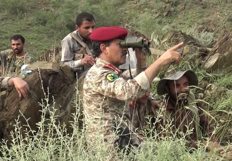وزیر الدفاع الیمنی یجول فی محور نجران بعد السیطرة على مواقع سعودیة