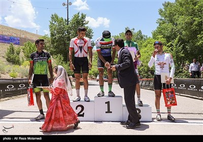 رقابت‌های بین‌المللی مسابقات دوچرخه سواری بین المللی بام ایران در روز نخست با قهرمانی فراز شکری از تیم چهارمحال و بختیاری پایان یافت.