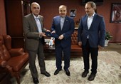 حسینی: هیچ آدم عاقلی معاون وزیرِ در حال استیضاح نمیشود/ مشکلم حل شود، برمیگردم