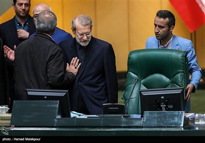 ورود علی لاریجانی رئیس مجلس شورای اسلامی به صحن علنی مجلس