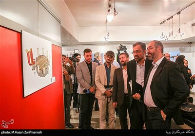 محسن مومنی شریف مدیر حوزه هنری در مراسم افتتاحیه نمایشگاه کارتون و کاریکاتور