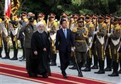 الرئیس روحانی یستقبل شینزو آبی رسمیا فی طهران