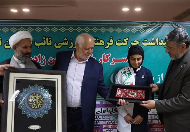 نائب قهرمان تکواندوی جهان مدالش را به آستان قدس رضوی اهداء کرد