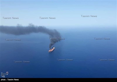 یکی از نفتکش های حادثه دیده در دریای عمان