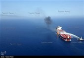 عملیات امدادرسانی به یکی از نفتکش های حادثه دیده در دریای عمان