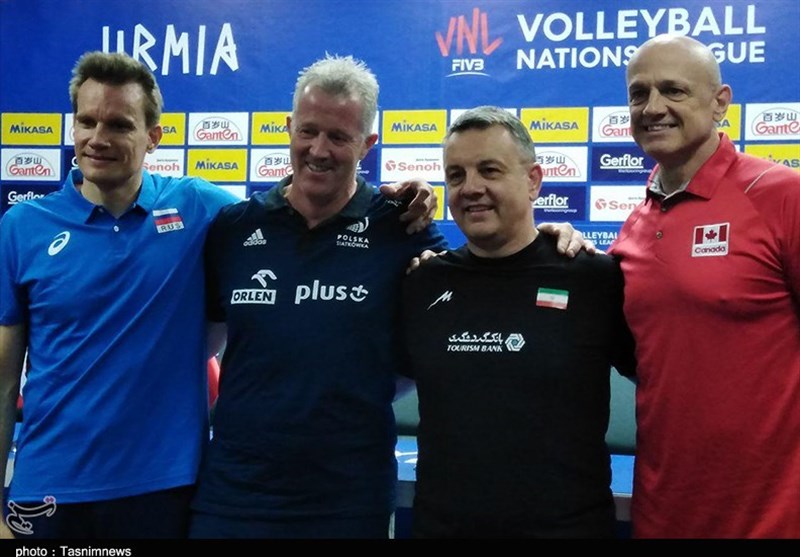 نخستین کنفرانس خبری مربیان تیم‌های ملی حاضر در لیگ ملت‌های والیبال در ارومیه برگزار شد