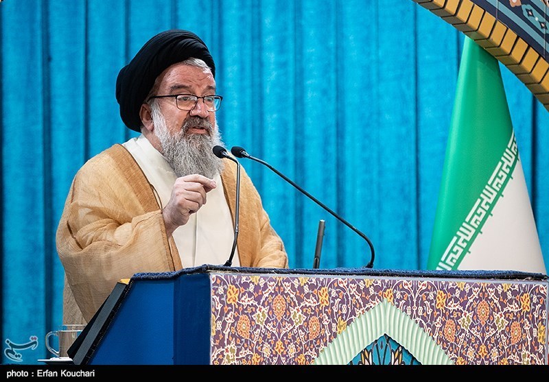خطیب جمعة طهران: الشعب الإیرانی شاهد مرة أخرى فشل مؤامرات العدو