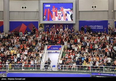 در نخستین دیدار هفته سوم لیگ ملت‌های والیبال ۲۰۱۹ به میزبانی ارومیه، تیم ملی روسیه توانستند با نتیجه ۳ بر ۱ لهستان را شکست داده و ششمین برد خود در این مسابقات را جشن بگیرند.