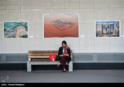 افتتاح نمایشگاه عکس "خانه‌ای که سیل برد، مهری که سیل آورد" در ایوان انتظار میدان ولیعصر(عج)