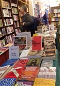 قفسه کتاب‌های ایرانی در 4 کتابفروشی مطرح انگلستان