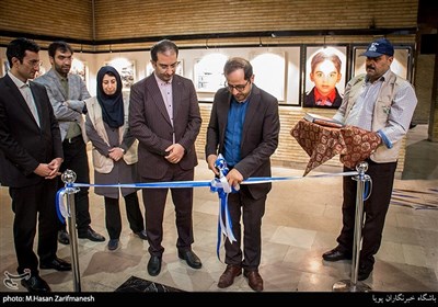 افتتاح نمایشگاه عکس ونقاشی "قابی از لبخندناب"
