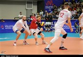 لیگ ملت‌های والیبال - اردبیل| تیم ملی والیبال ایران با استقبال تماشاگران اردبیلی وارد سالن رضازاده شد