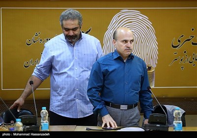حمید فروتن رئیس انجمن صنفی عکاسان مطبوعاتی ایران در نشست خبری سومین دوره نشان عکس سال مطبوعاتی ایران