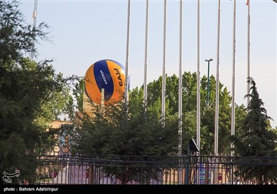  خیابان‌ها و کوچه پس‌کوچه‌های اردبیل حال‌وهوای والیبال به خود گرفته‌اند و مردم اردبیل در انتظار رویداد بین‌المللی والیبال به‌سر می‌برند.
