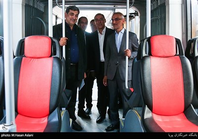 رونمایی اتوبوس و مینی‌بوس های درون شهری با حضور پیروز حناچی شهردار تهران