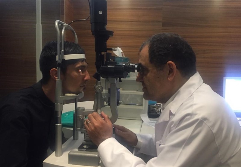 وزیر پیشین بهداشت، جراحی چشم ملی‌پوش سابق را بر عهده گرفت