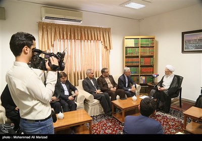 دیدار منصور غلامی وزیر علوم، تحقیقات و فناوری با آیت‌الله سبحانی مرجع تقلید شیعیان 
