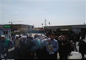 استشمام تربت امام حسین (ع) از کربلای ایران + تصاویر