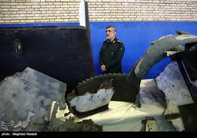 نمایش قطعات پهپاد شکارشده آمریکایی توسط سپاه