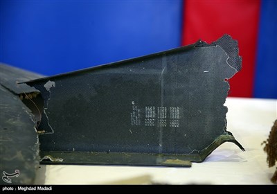 نمایش قطعات پهپاد شکارشده آمریکایی توسط سپاه