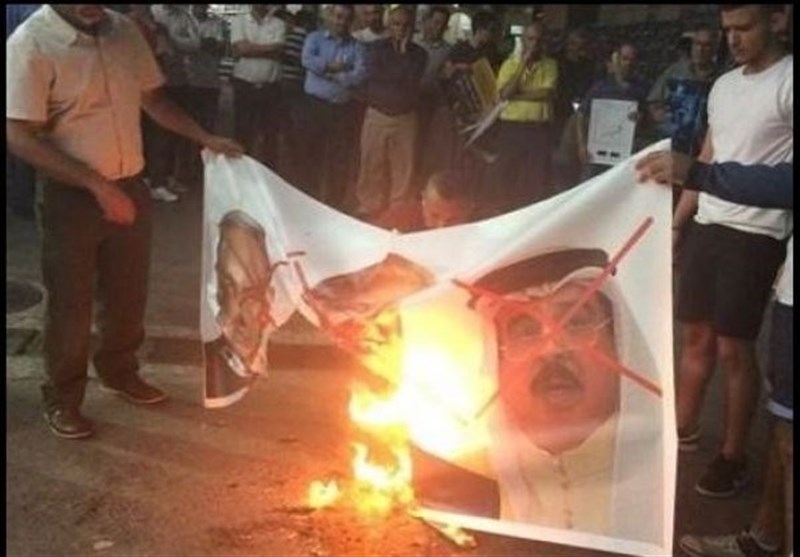 خشم فلسطینیان کرانه باختری از پادشاه بحرین با آتش زدن عکس وی