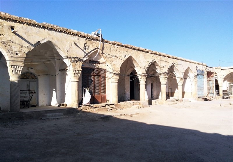 فارس|کاروانسرای گلشن لارستان؛ بنای اصیلی که به انبار تبدیل شده است