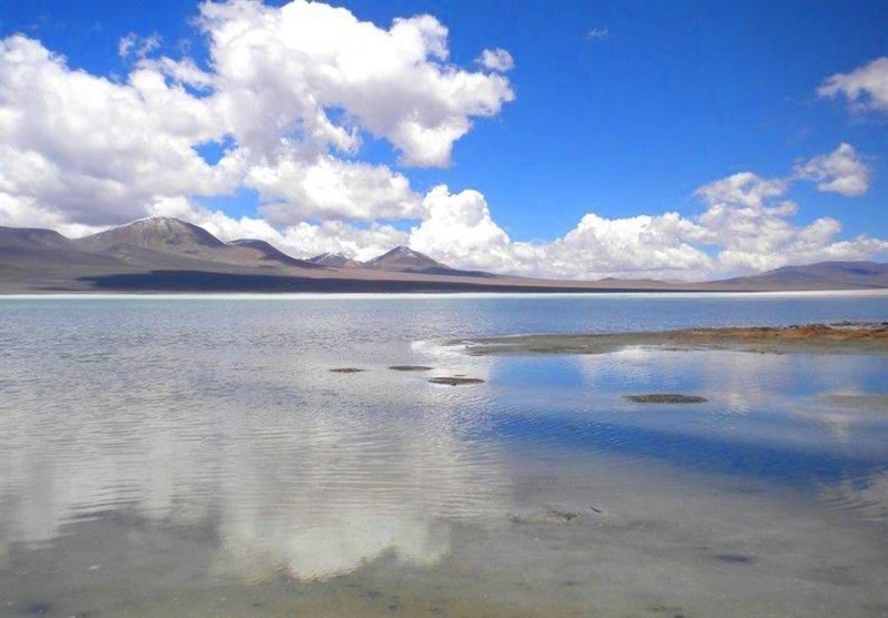 Makhrageh Lake: The Largest Natural Mirror in Iran