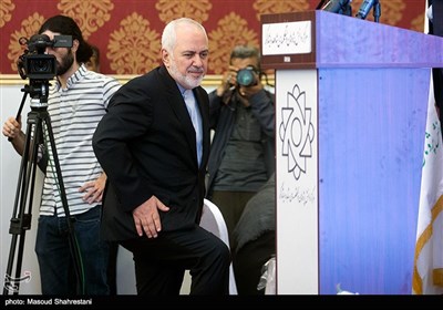 محمدجواد ظریف وزیر امور خارجه در همایش نفس‌های سوخته در سالروز فاجعه شیمیایی سردشت 