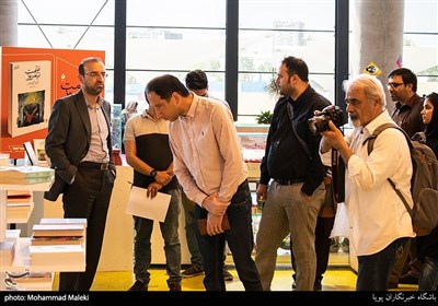 بازدید خبرنگاران از باغ کتاب تهران