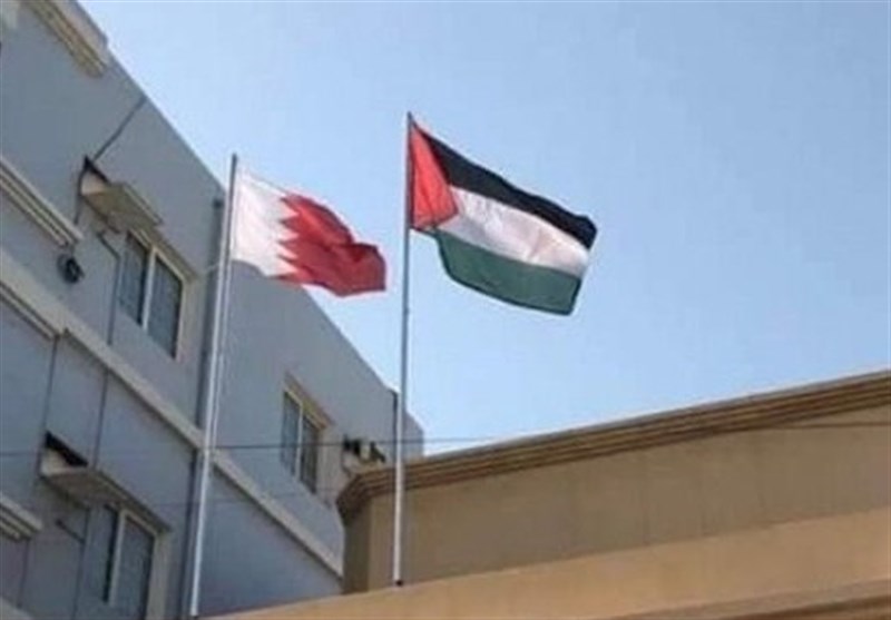 ادامه مخالفت بحرینی‌ها با کنفرانس منامه؛ نصب پرچم فلسطین بر بالای منازل