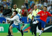 فوتبال جهان| توضیح سوارس درباره اعتراضش به داور به خاطر لگد خوردن هوادار اروگوئه