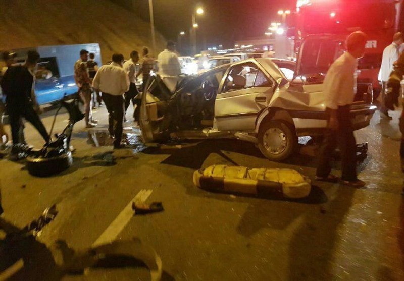 تصادف محور شیراز- اصفهان یک کشته و 17 مصدوم برجای گذاشت