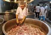 فیلم/ روند طبخ غذای زائران ایرانی در آشپزخانه‌های پخت متمرکز مکه
