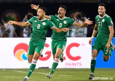 فلسطین لم تغب عن إحتفالات الجزائریین بالتأهل إلى نهائی أمم افریقیا