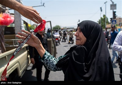 پیکر‌های پاک و مطهر 10 شهید تازه تفحص شده دفاع مقدس امروز پس ازآئین نماز جمعه با حضور کثیر مردم در شیراز تشییع شد.