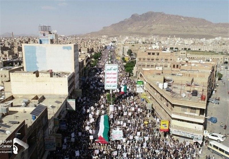 تظاهرات گسترده یمنی‌ها در صنعاء در محکومیت «سرقت قرن»