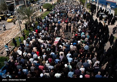 پیکر مطهر شهید مدافع حرم ابراهیم عشریه همزمان با سالروز شهادت رئیس مذهب جعفری در زادگاهش شهرستان نکا آرام گرفت. 