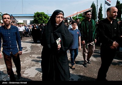 پیکر مطهر شهید مدافع حرم ابراهیم عشریه همزمان با سالروز شهادت رئیس مذهب جعفری در زادگاهش شهرستان نکا آرام گرفت. 