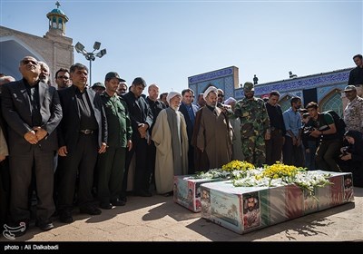  در سبزوار پیکر پاک سردار غلامرضا پروانه و مصطفی بهرآبادی از شهیدان تازه تفحص شده هشت سال دفاع مقدس با حضور اقشار مختلف مردم تشییع و به در گلزار شهدای این شهر آرام گرفتند.