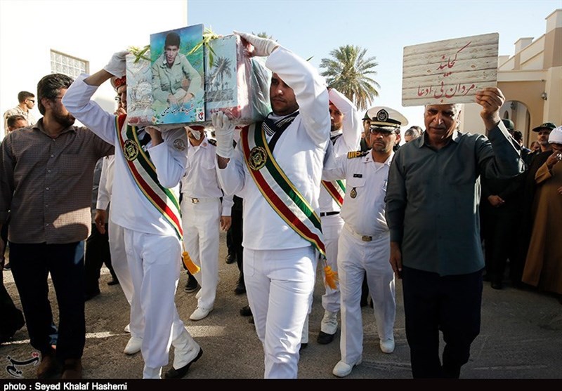 استقبال از شهید هشت سال دفاع مقدس در فرودگاه بوشهر به روایت تصویر
