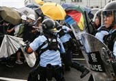 استقبال پلیس هنگ‌کنگ از معترضان با باتوم + تصاویر