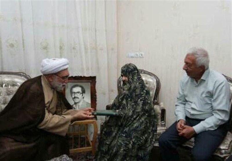 تولیت آستان قدس رضوی با خانواده شهدای هفتم تیر در مشهد دیدار کرد