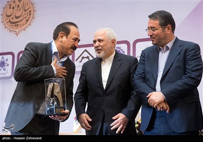 تقدیر محمد جواد ظریف وزیر امور خارجه از برگزیدگان حوزه صنعت و معدن