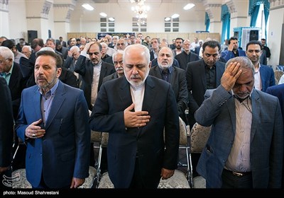 محمدجواد ظریف و محمود واعظی در مراسم ترحیم مرتضی صفاری نطنزی