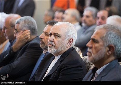محمدجواد ظریف در مراسم ترحیم مرتضی صفاری نطنزی