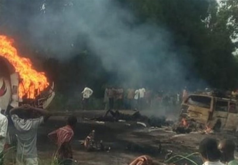 انفجار تانکر سوخت در جاده حسین‌آباد سنندج/ راننده در آتش سوخت