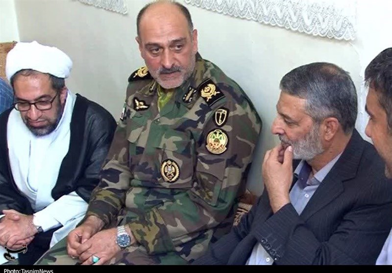 اصفهان| فرمانده کل ارتش با خانواده شهید عموشاهی دیدار کرد