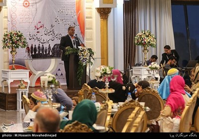 سخنرانی بیات‌نژاد مدیرکل بهزیستی استان تهران در گردهمایی و جشن پاکی 500 خانواده بهبود یافته